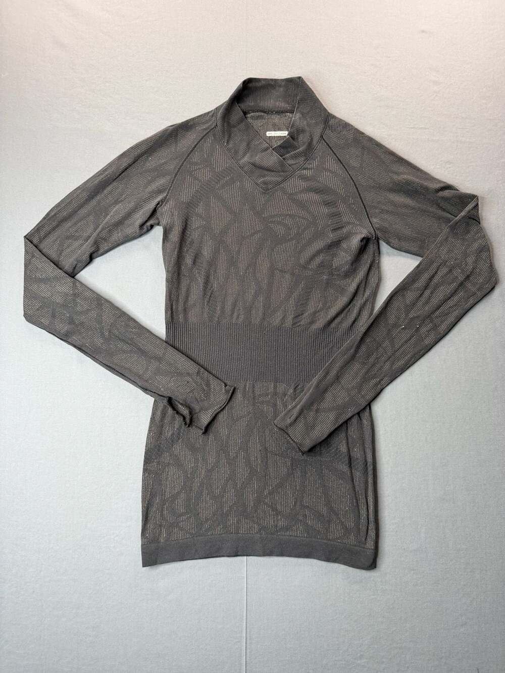 Lululemon Wet The Warm Seamless Long Sleeve Pullover Top Black Charcoal 4